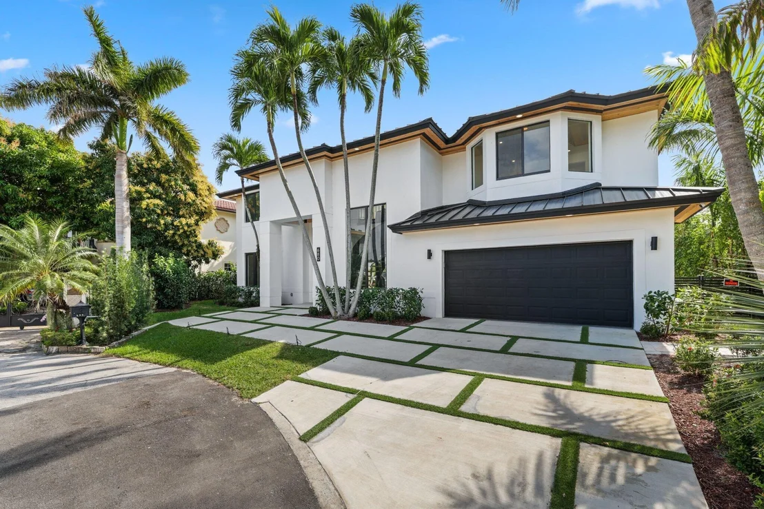 Photo of 680 NE 29th Place