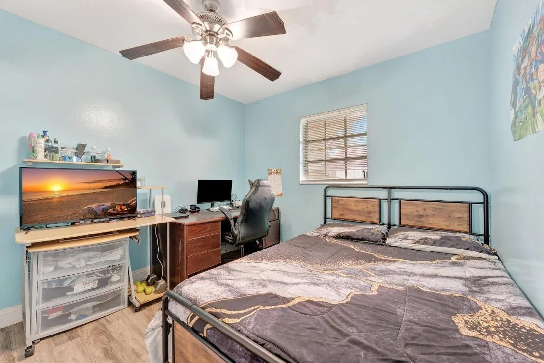 Photo of Unit D7 at 3058 Riverside Drive
