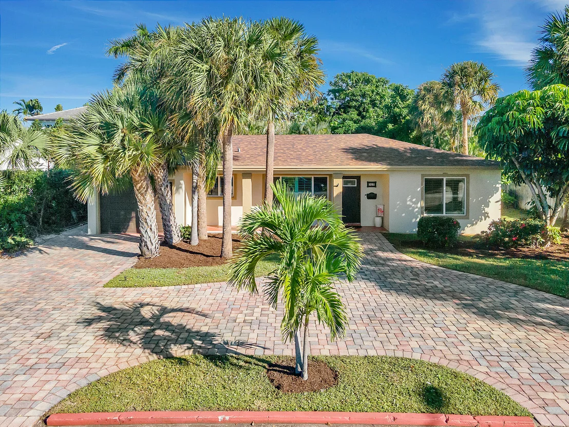 Photo of 327 Ellamar Road