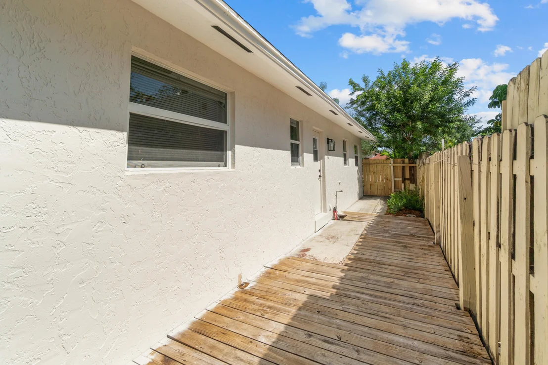 Photo of 4882 Lincoln Road