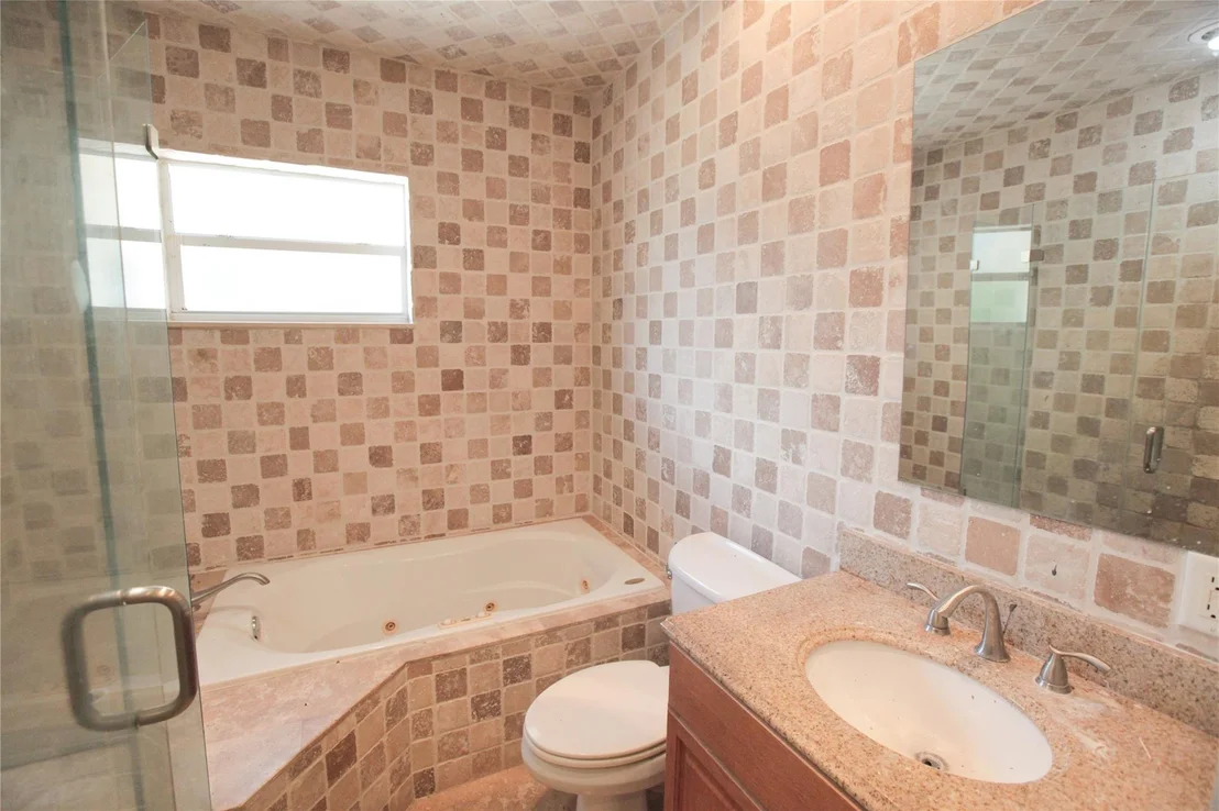 Photo of 305 Gulfstream Drive