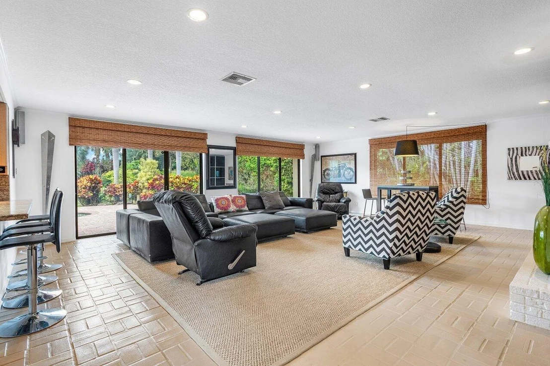 Photo of 477 Glenbrook Drive