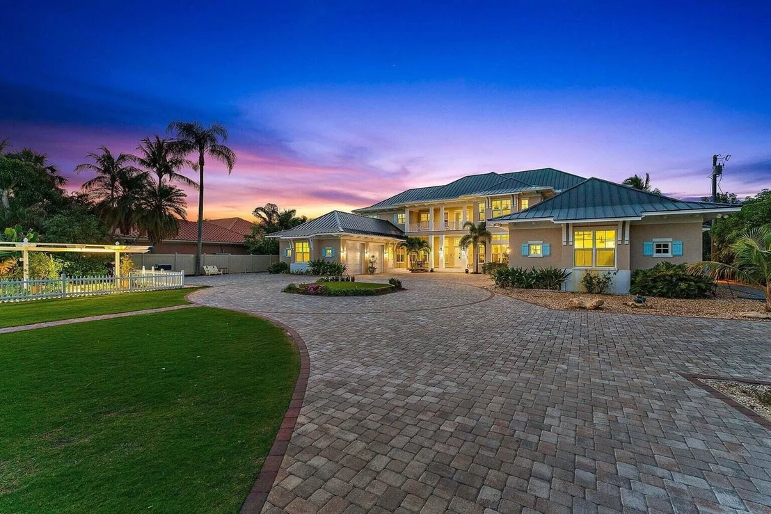 Photo of 5874 Pennock Point Road