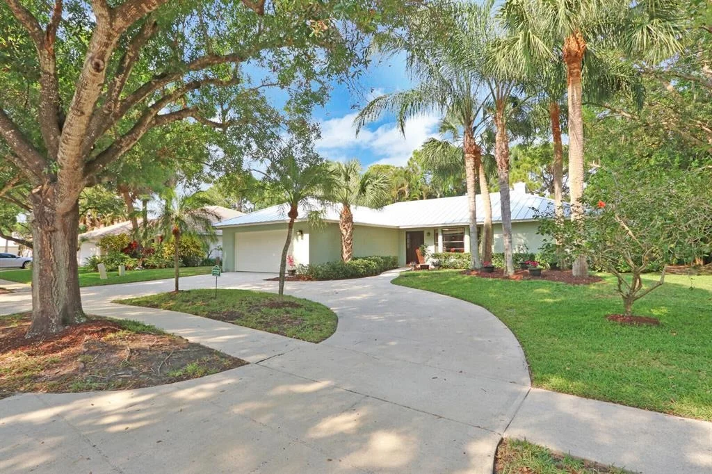 Photo of 18618 Lake Bend Drive