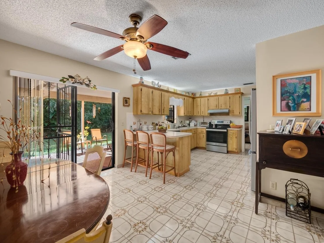 Photo of 370 Ellamar Road