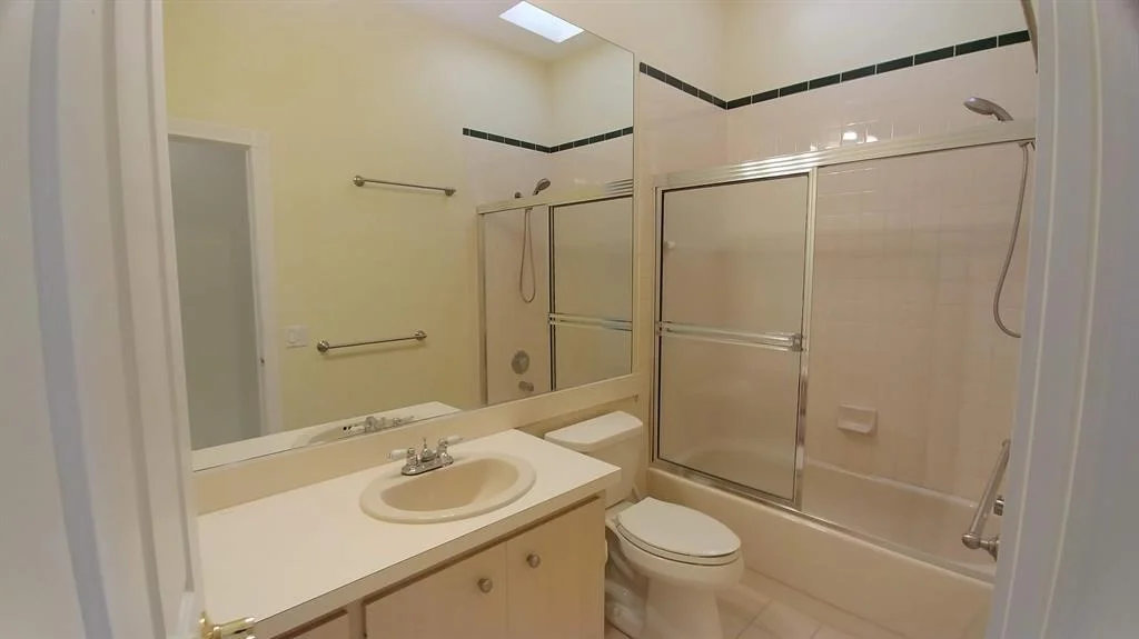 Photo of 104 S Hampton Drive