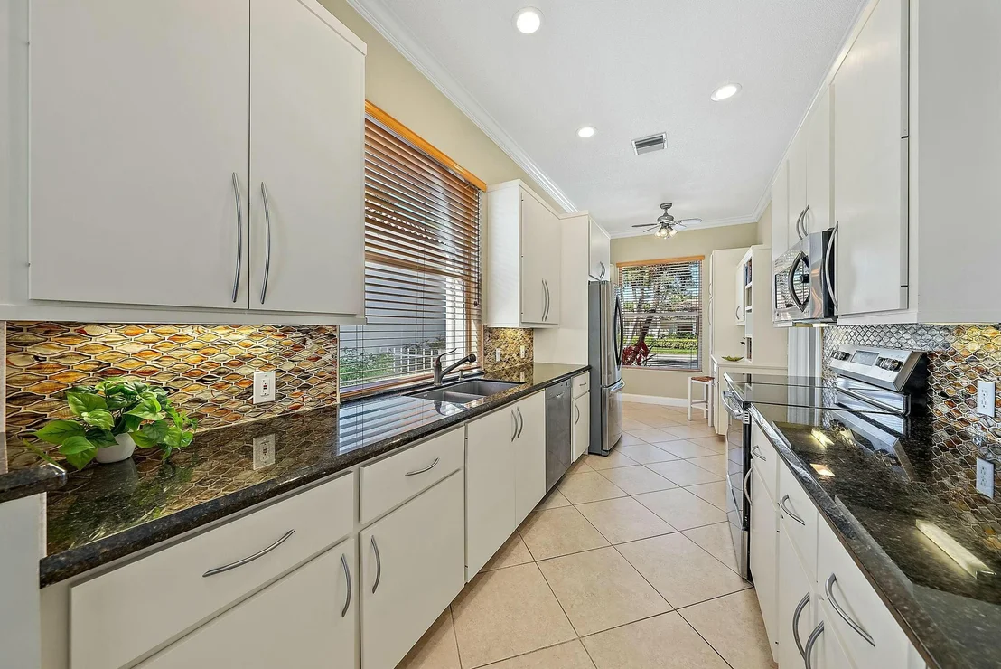 Photo of 128 Hampton Circle