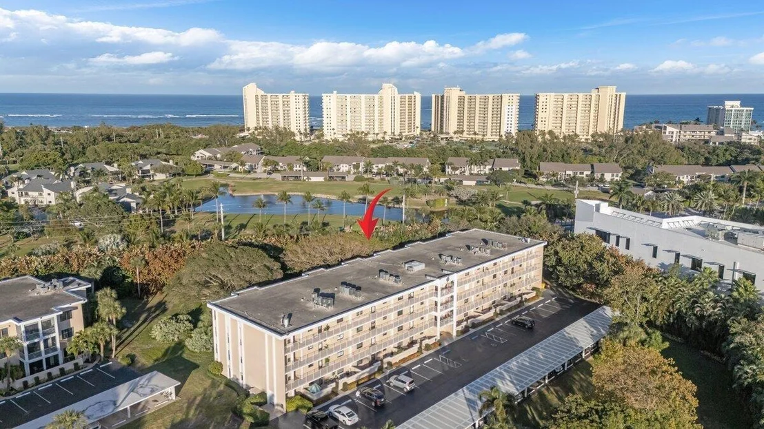 Photo of Unit 105D at 300 N Highway A1a