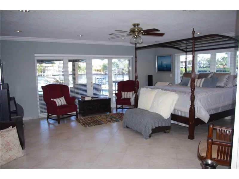 Photo of 2950 NE 23rd Place
