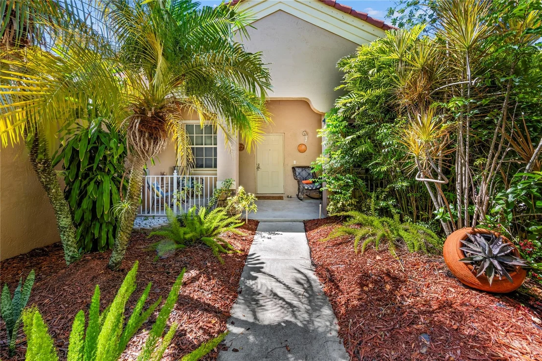 Photo of 934 S Sunflower Circle
