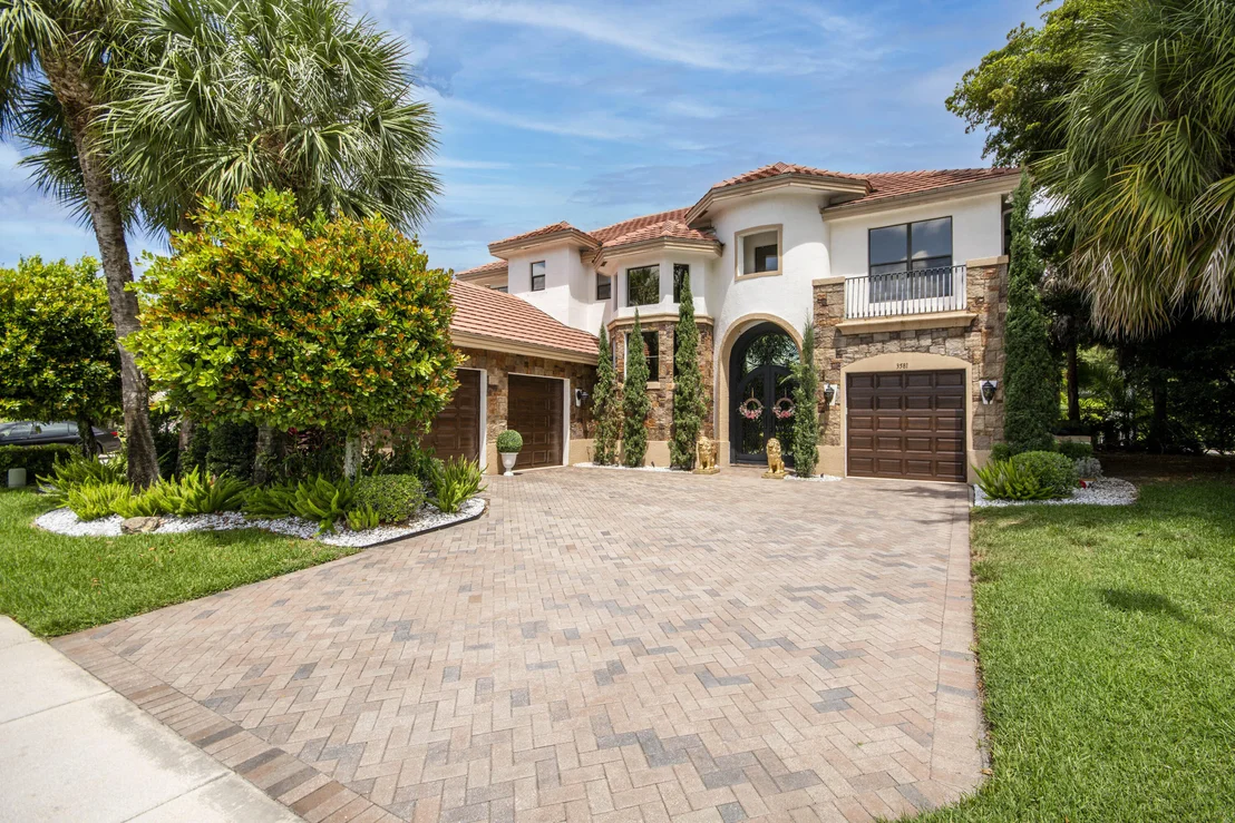 Photo of 3581 Collonade Drive