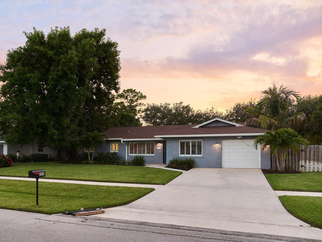 Photo of 304 Circle W