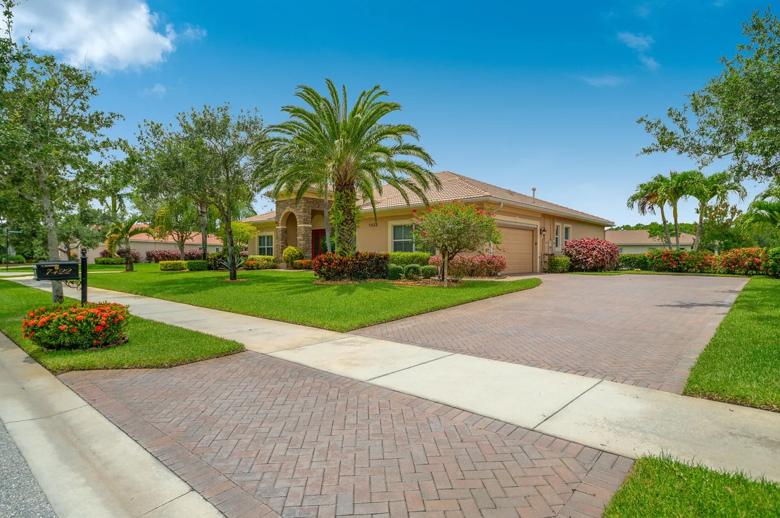 Photo of 7422 SE Belle Maison Drive
