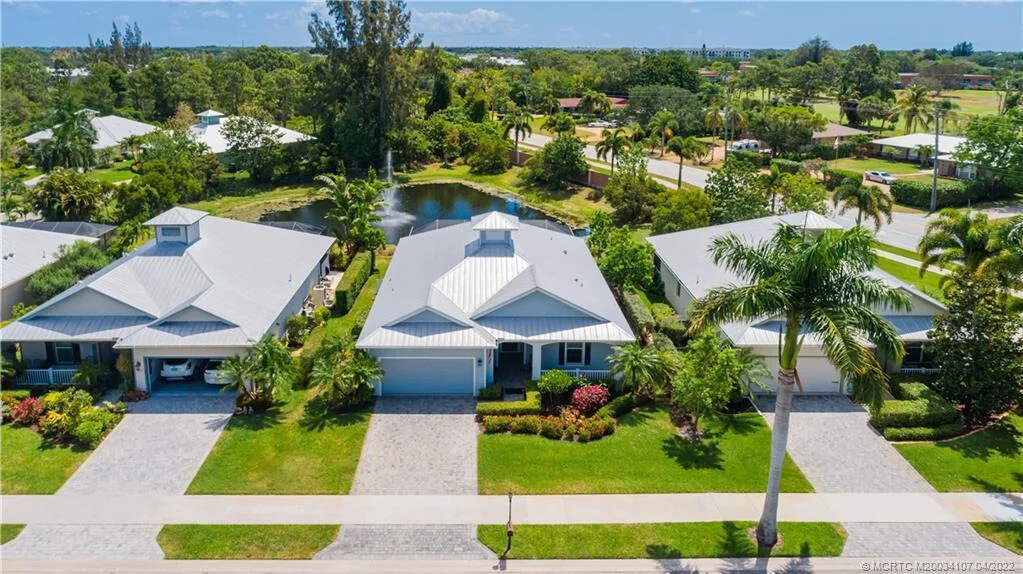 Photo of 2431 NW Hummingbird Circle