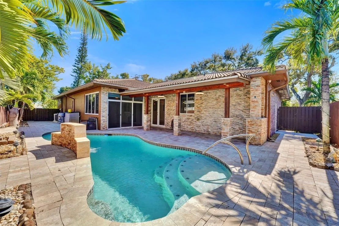 Photo of 49 SE 6th Street