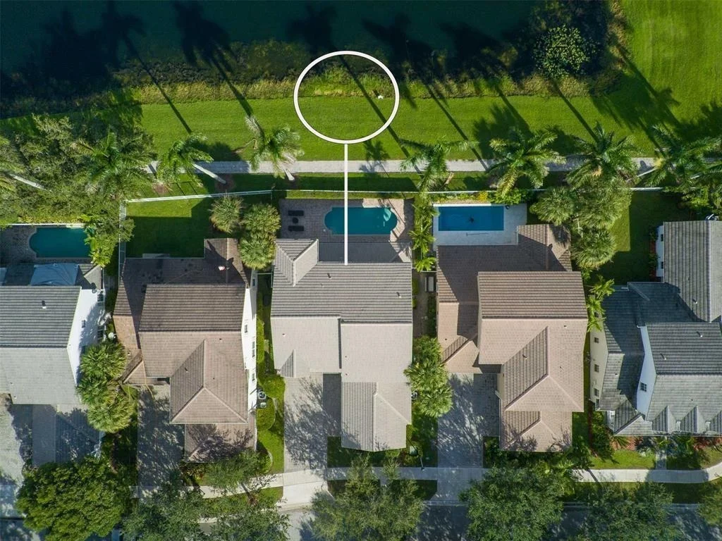 Photo of 4734 Lakeside Terrace