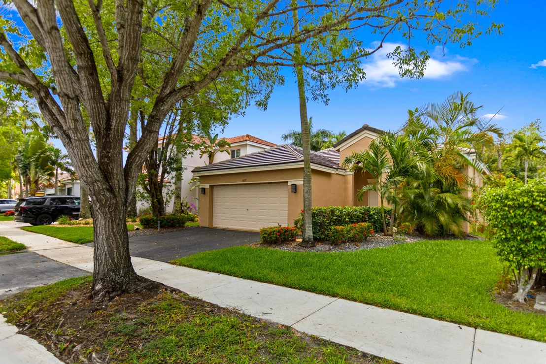 Photo of 1071 Bluewood Terrace