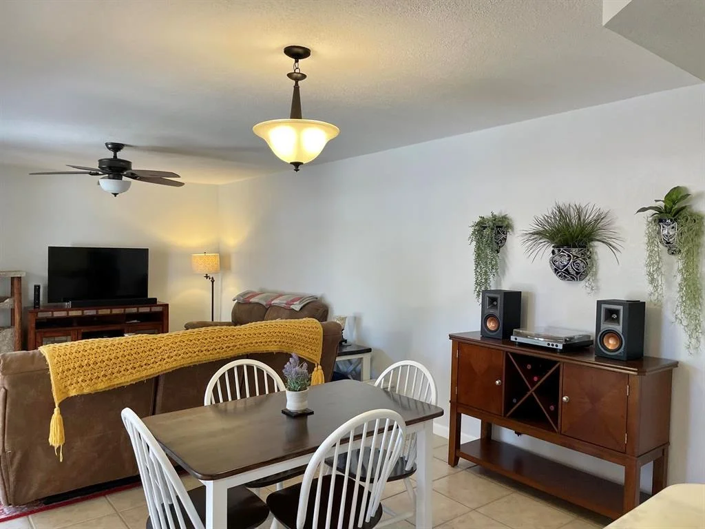 Photo of Unit B at 8171 Thames B Boulevard