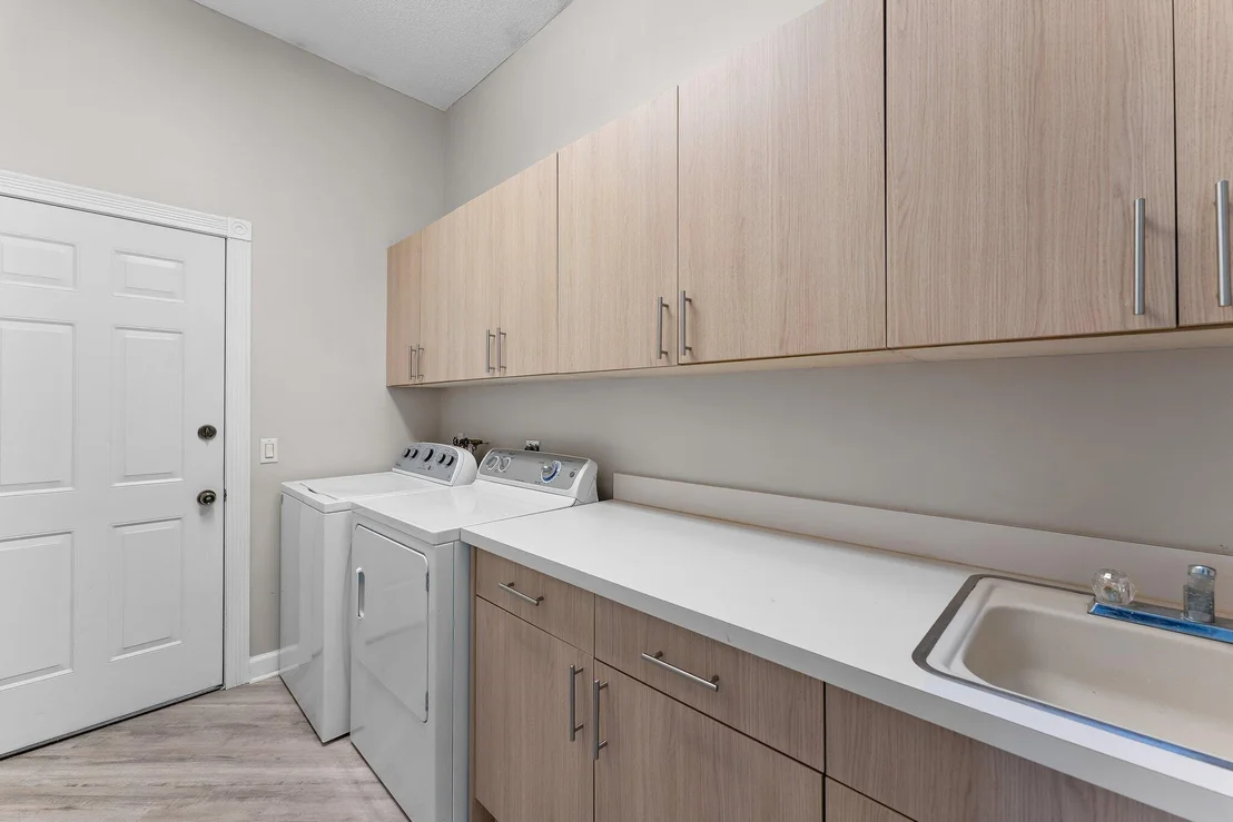 Photo of 100 Hampton Circle