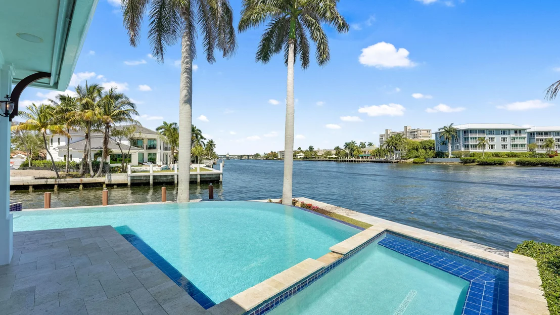 Photo of 975 Banyan Drive
