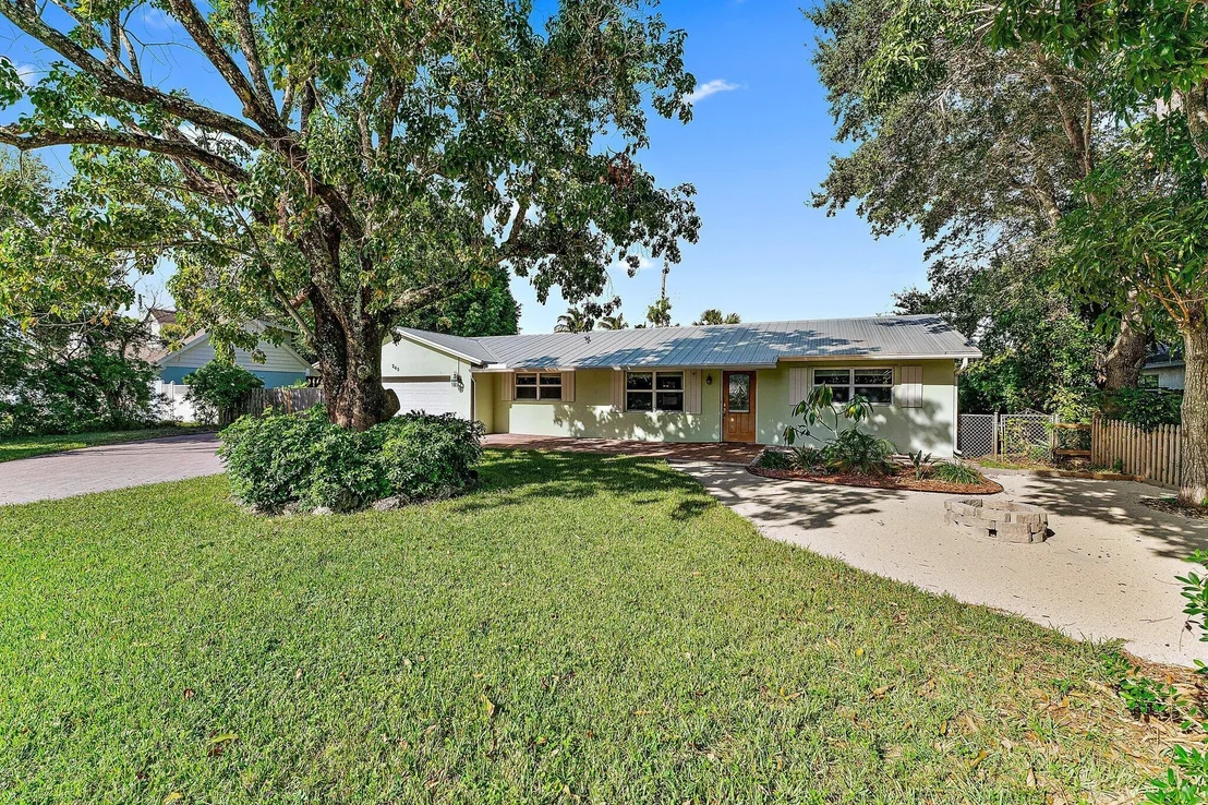 Photo of 243 W Riverside Drive
