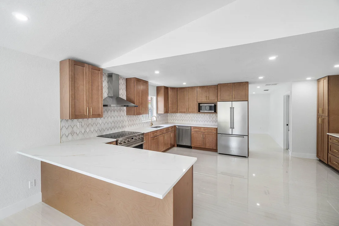 Photo of 4879 LINCOLN Road