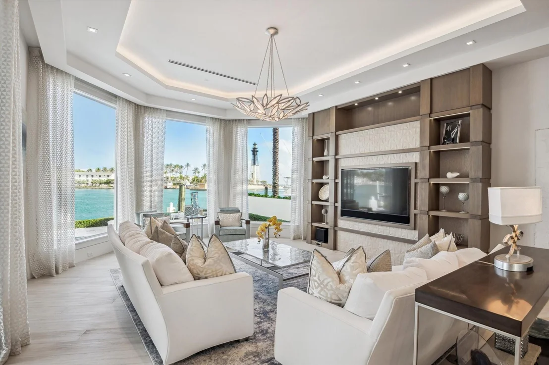 Photo of 2400 Bay Drive