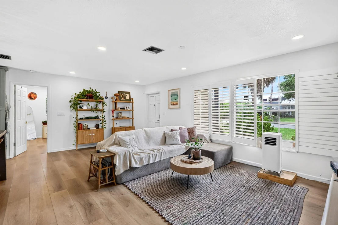 Photo of 902 SE OCEAN Avenue