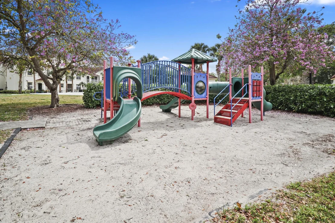 Photo of 272 SE Kitching Circle