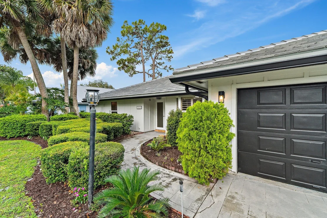 Photo of 18169 Lake Bend Drive
