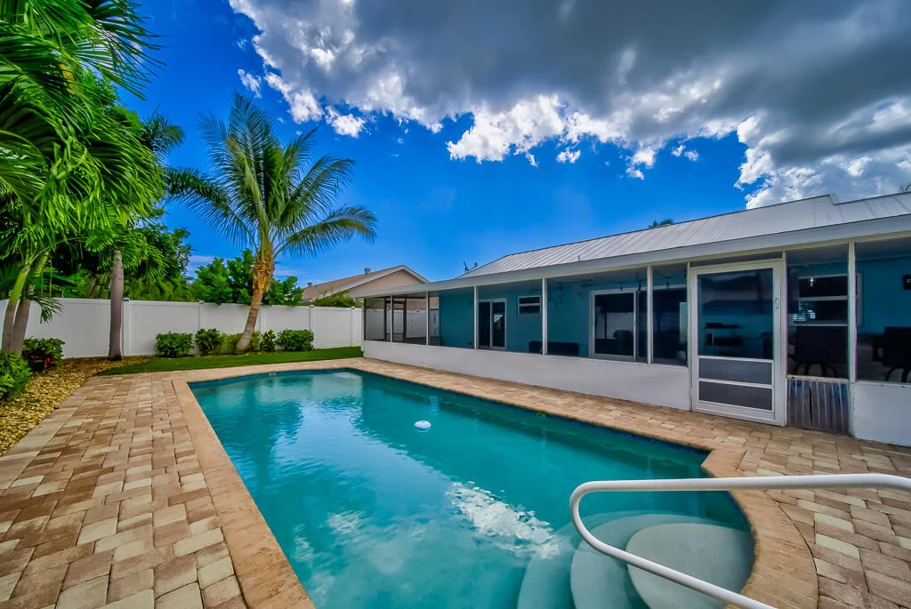 Photo of 841 NW 8th Way