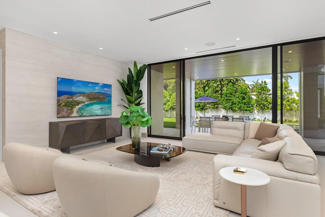 Photo of 1351 Cocoanut Road