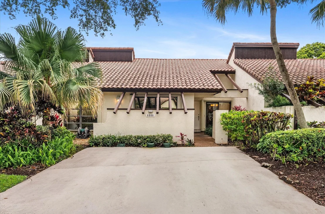 Photo of 6886 Tiburon Circle