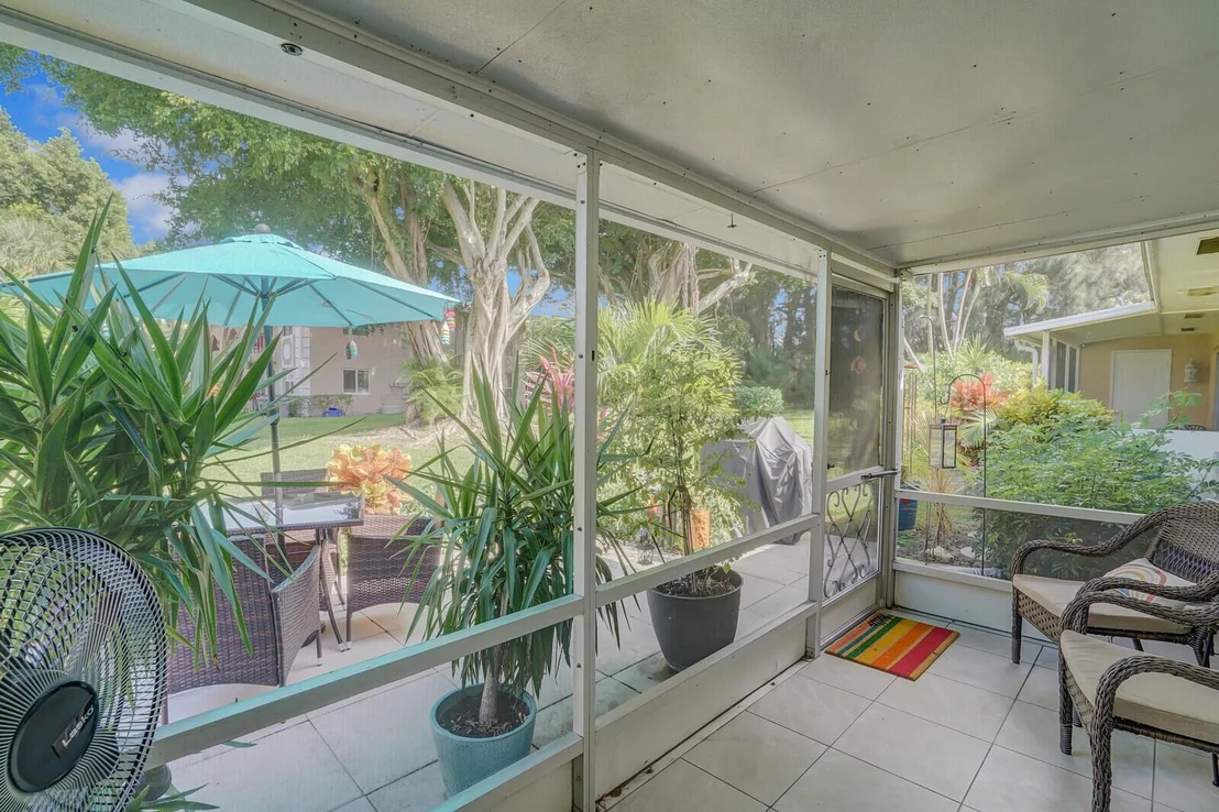 Photo of Unit B at 13734 Via Flora