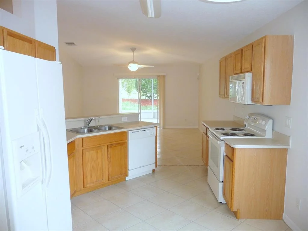 Photo of 1127 W 13th Sq Square