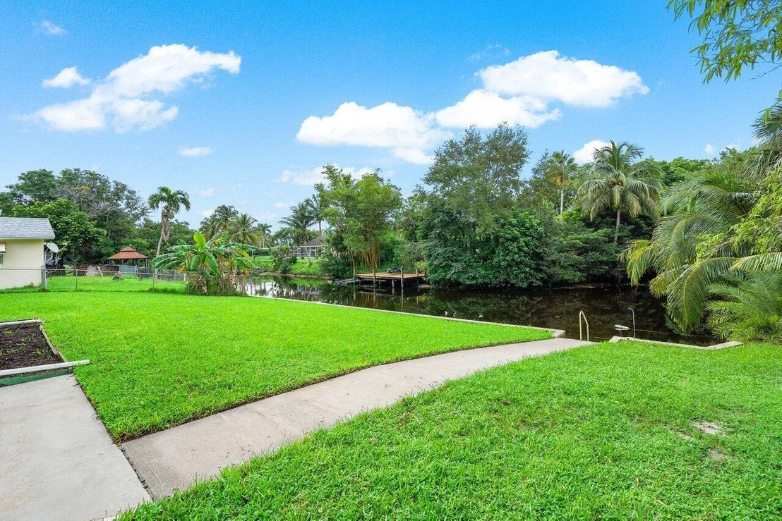 Photo of 16 Velaire Drive