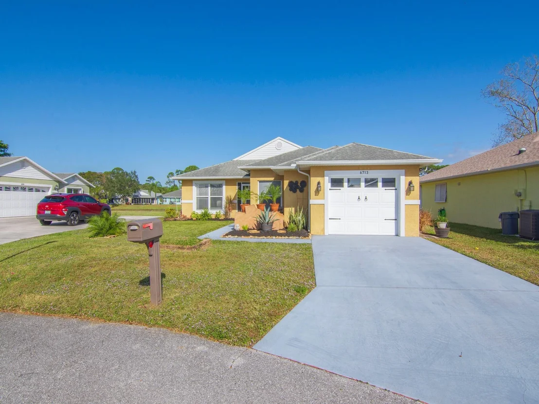 Photo of 6713 Gaviota