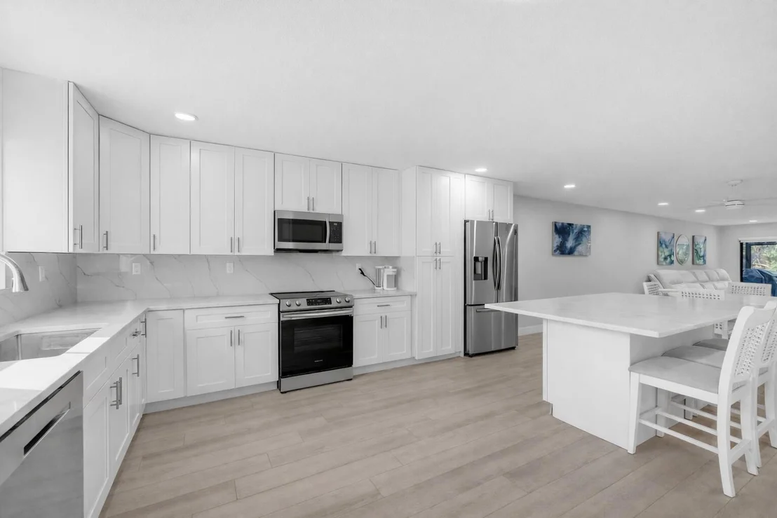 Photo of Unit 105D at 300 N Highway A1a