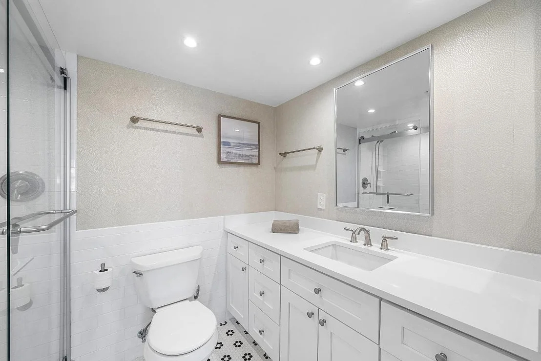 Photo of Unit 409 at 3114 S Ocean Boulevard