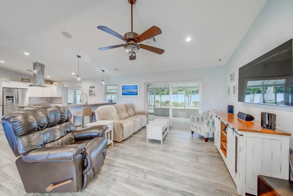 Photo of 841 NW 8th Way