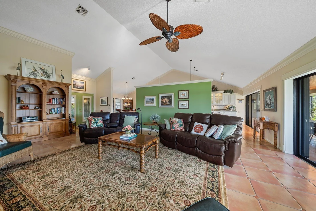 Photo of 41 SE Saddleback Road