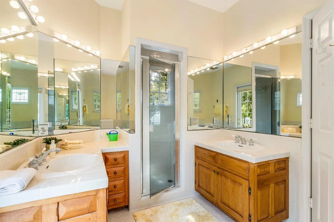 Photo of 1086 Winding River Road