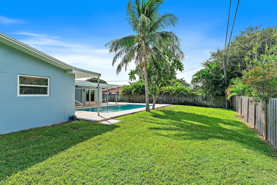 Photo of 214 Circle W