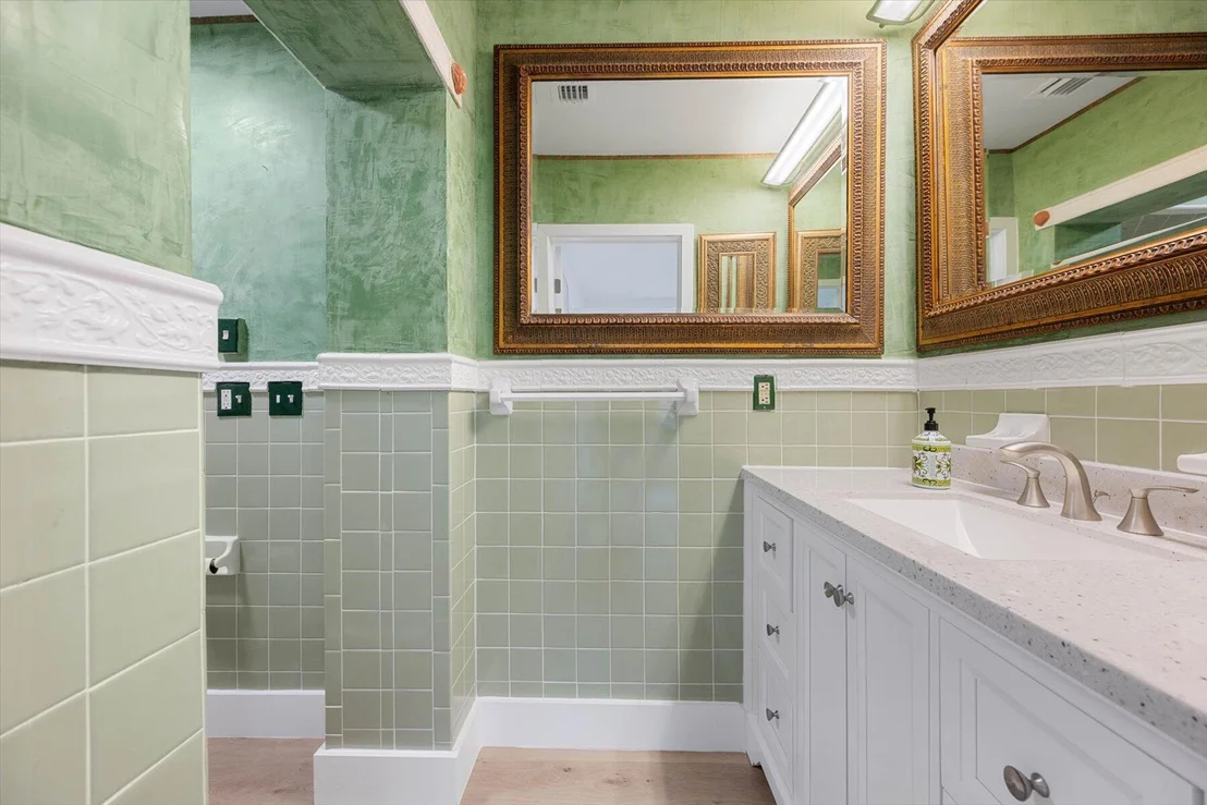 Photo of 390 Neptune Road