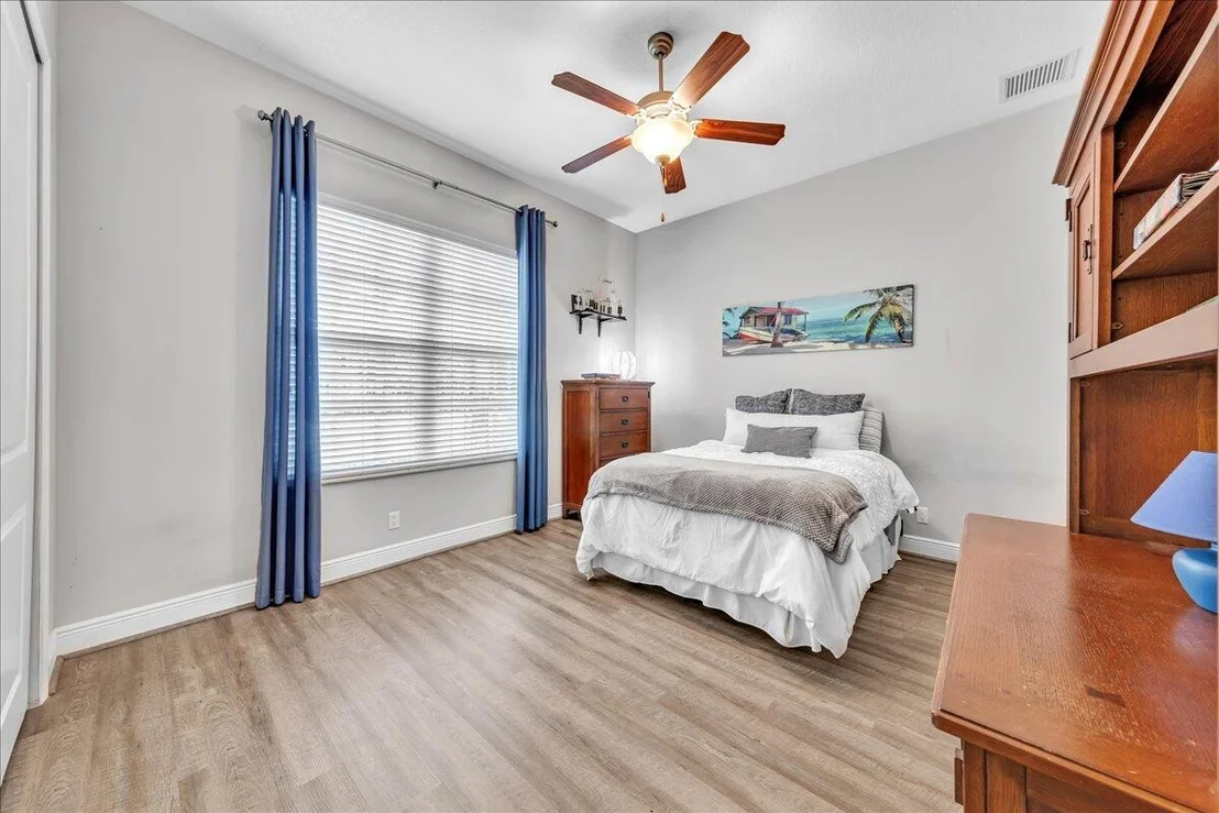 Photo of 378 Squire Drive