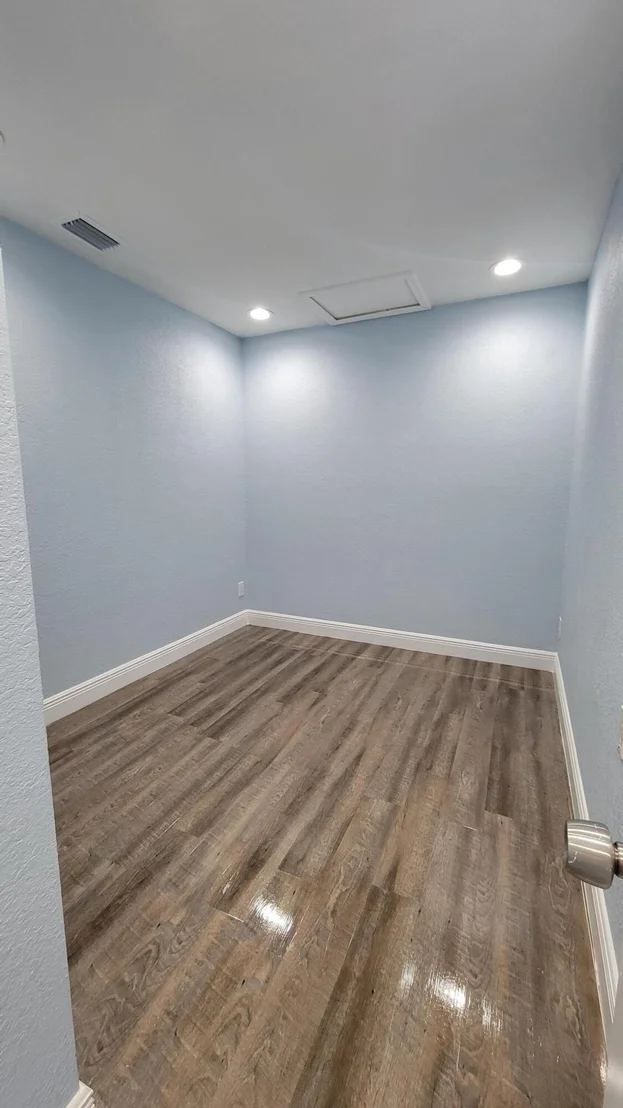 Photo of 1096 Manor Drive