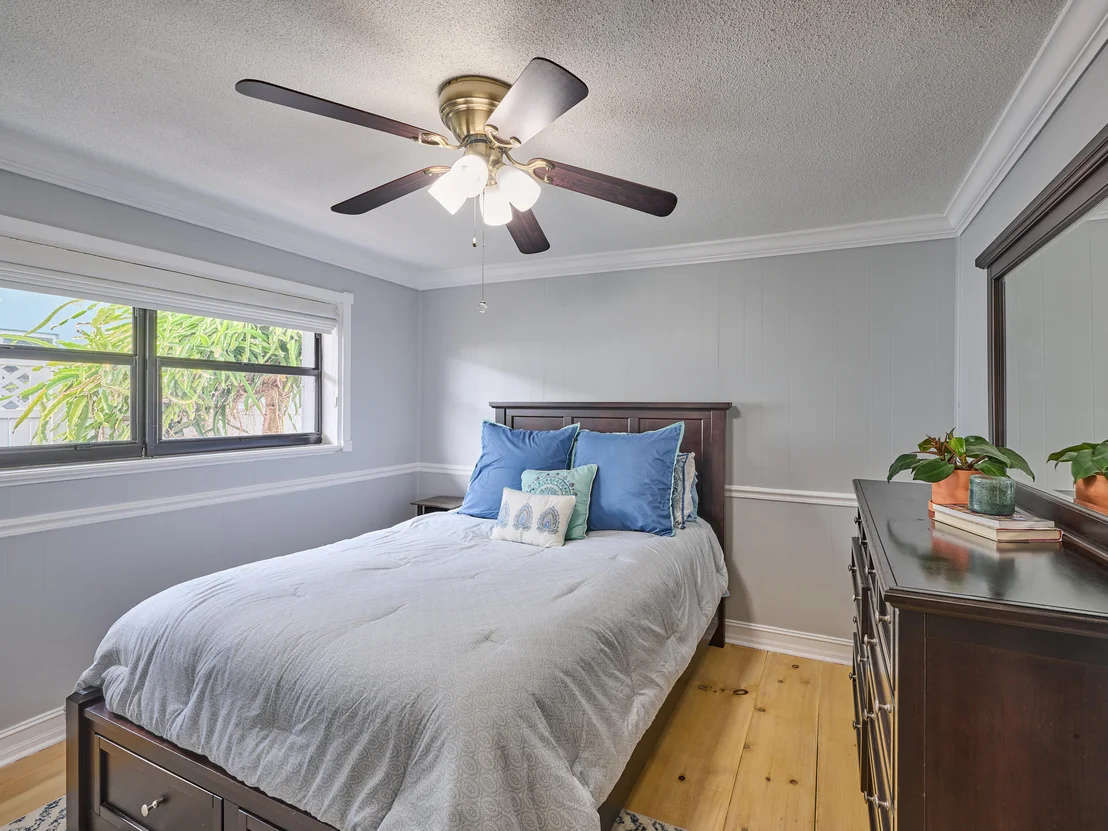 Photo of 2652 NE 3rd Street