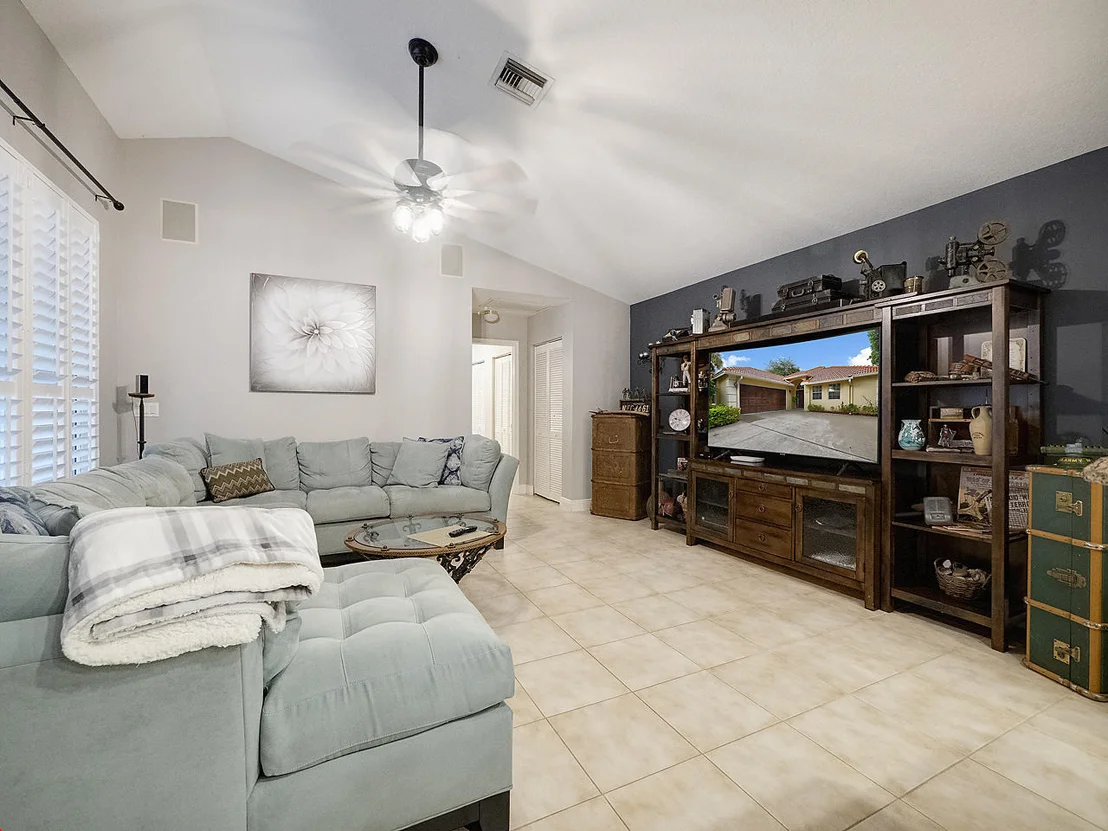 Photo of 2749 Pointe Circle