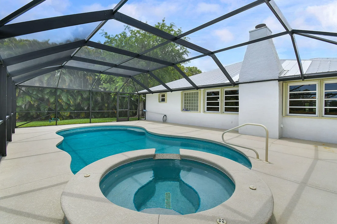 Photo of 895 SE Waterside Way