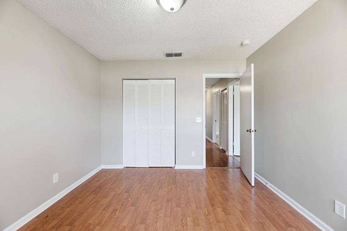 Photo of 5233 Rosen Boulevard